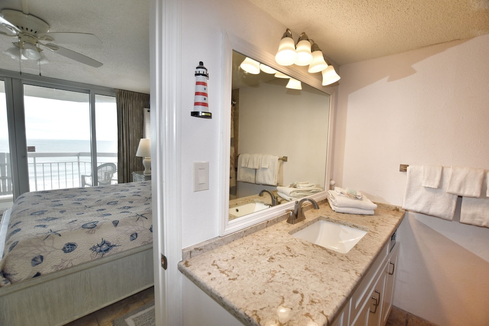 0512 Waters Edge Resort 3 Bedroom Condo by RedAwning - photo 23