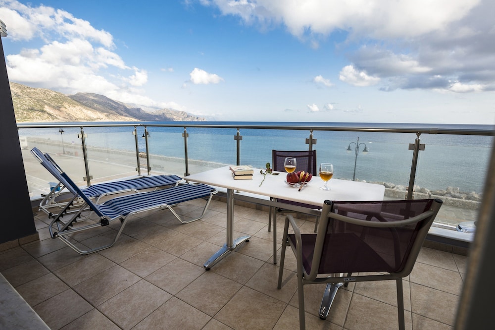 Paleochora Apartments — 4-Star Luxury Hotel in Palaiochora, Greece