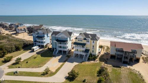 Surfside Retreat 7 Bedroom by KEES Vacations — 4-Star Luxury Hotel in Buxton, United States