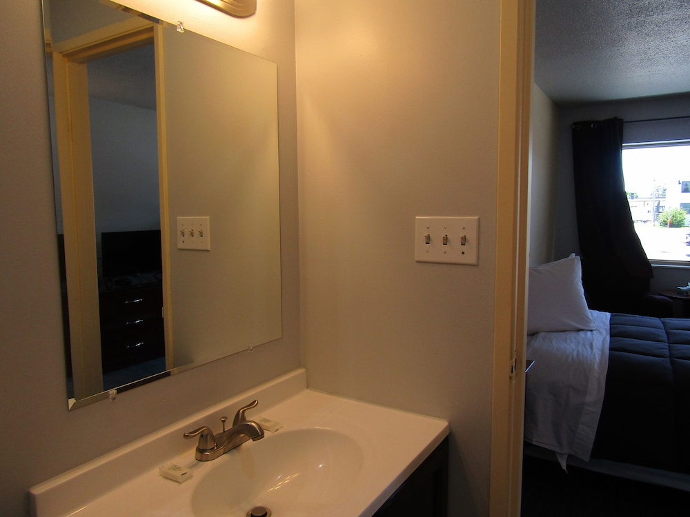 Greeley University Inn Greeley Inn - photo 13