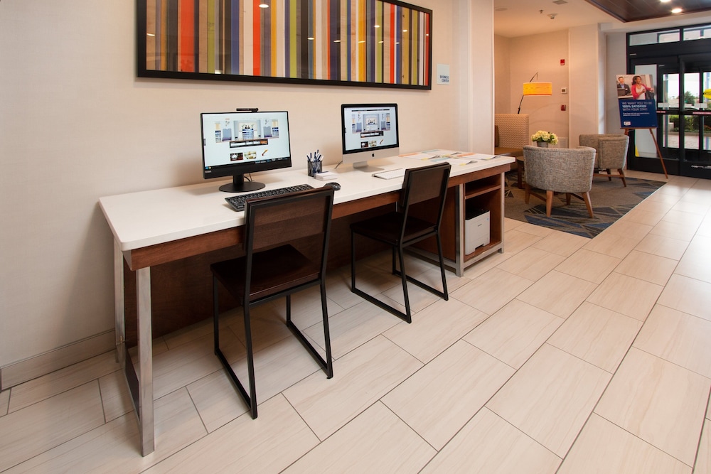 Holiday Inn Express Hotel & Suites Tupelo by IHG - photo 32