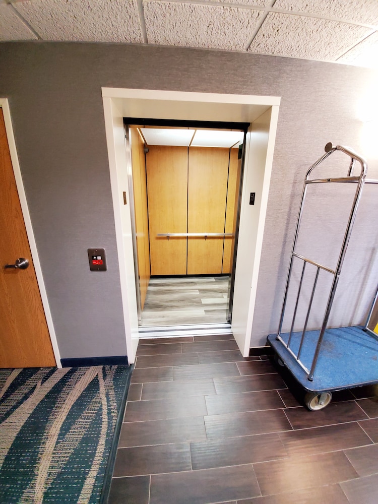 Americas Best Value Inn & Suites Racine - photo 33
