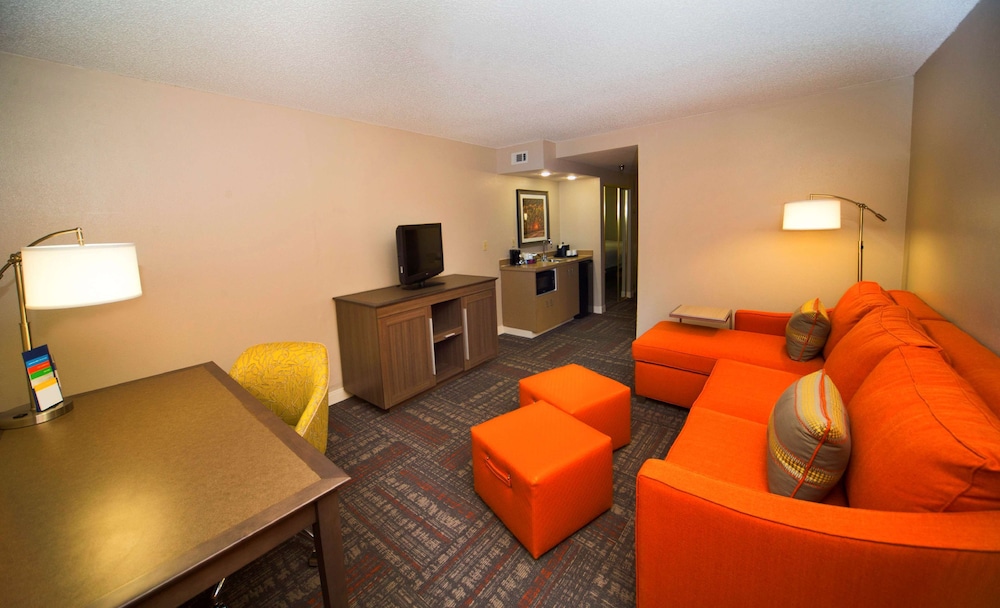 Hampton Inn & Suites Valdosta Conference Center - photo 50