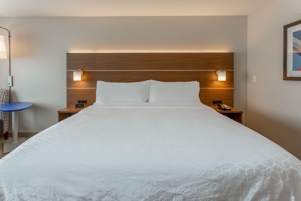 Holiday Inn Express & Suites Rice Lake by IHG - photo 6