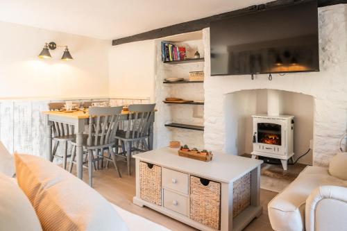 2 Candlemas Cottage — 4-Star Luxury Hotel in Bourton On The Water, United Kingdom