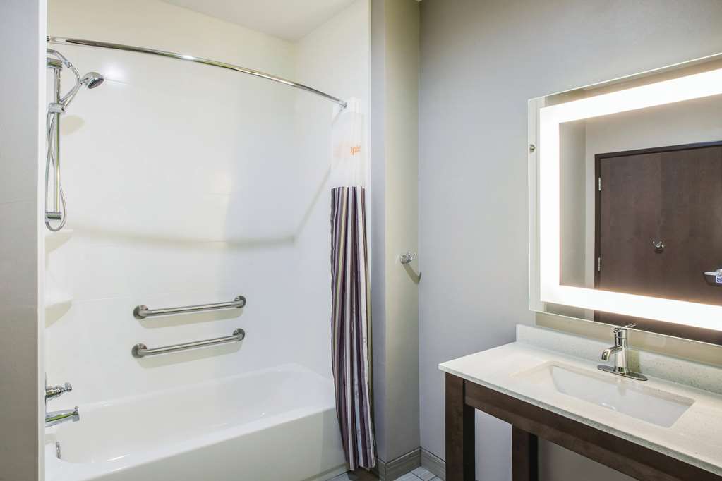 La Quinta Inn & Suites by Wyndham Baton Rouge Port Allen - photo 14