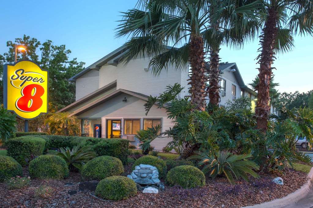 Super 8 By Wyndham Gainesville I 75 Hospital University Area — Gainesville