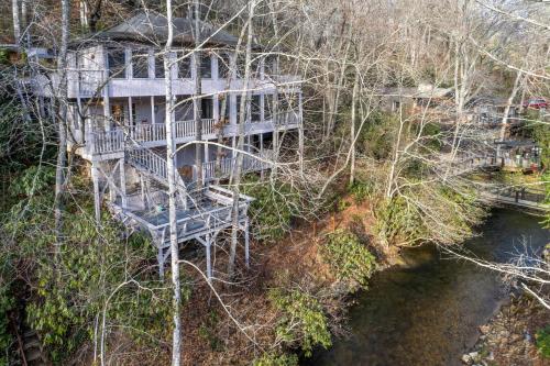 Creekside Lodge — 4-Star Luxury Hotel in Franklin, United States