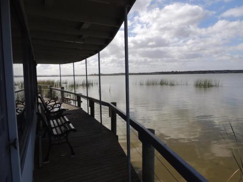 PS Federal Retreat Paddle Steamer Goolwa — hotel in Goolwa