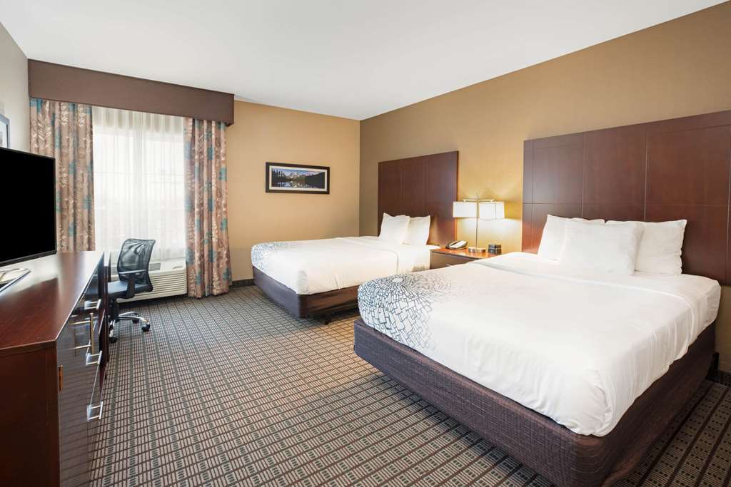 La Quinta Inn & Suites by Wyndham Bellingham - photo 40