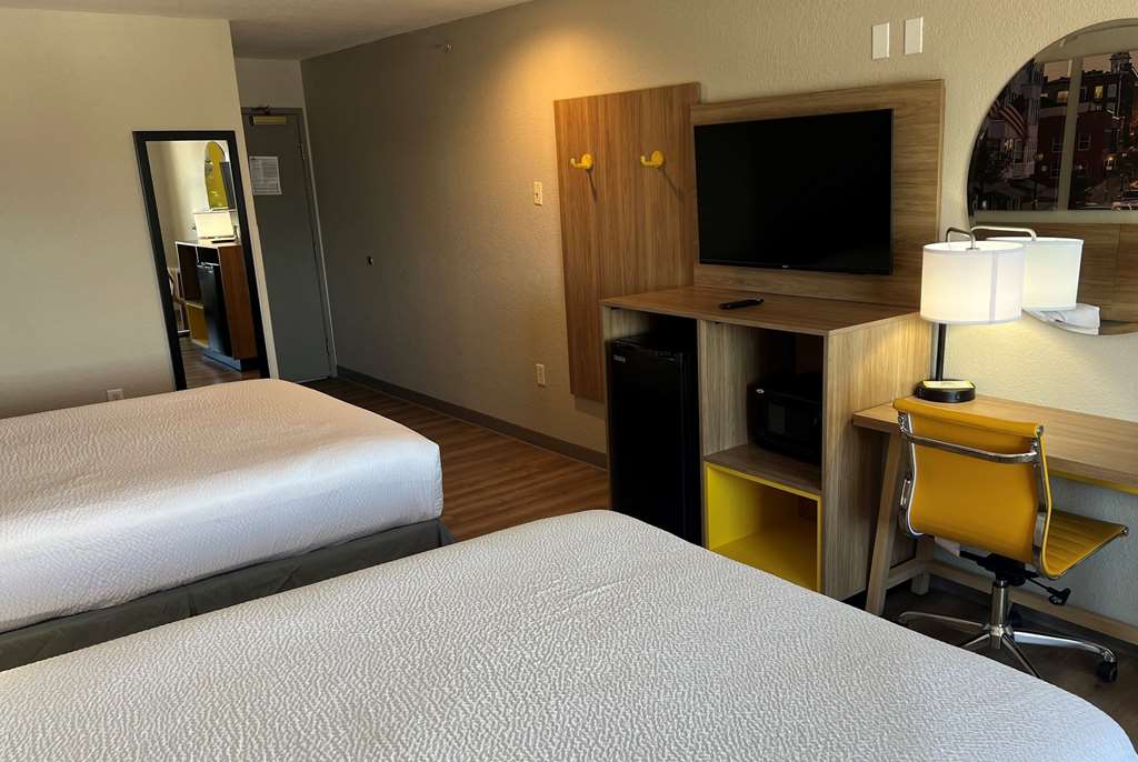 Days Inn by Wyndham near Kansas Speedway - photo 17
