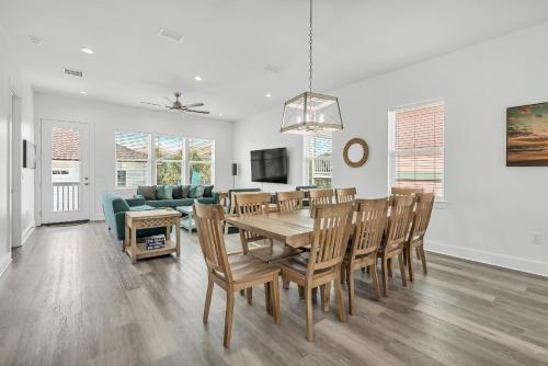 Twente Toes in Navarre, United States