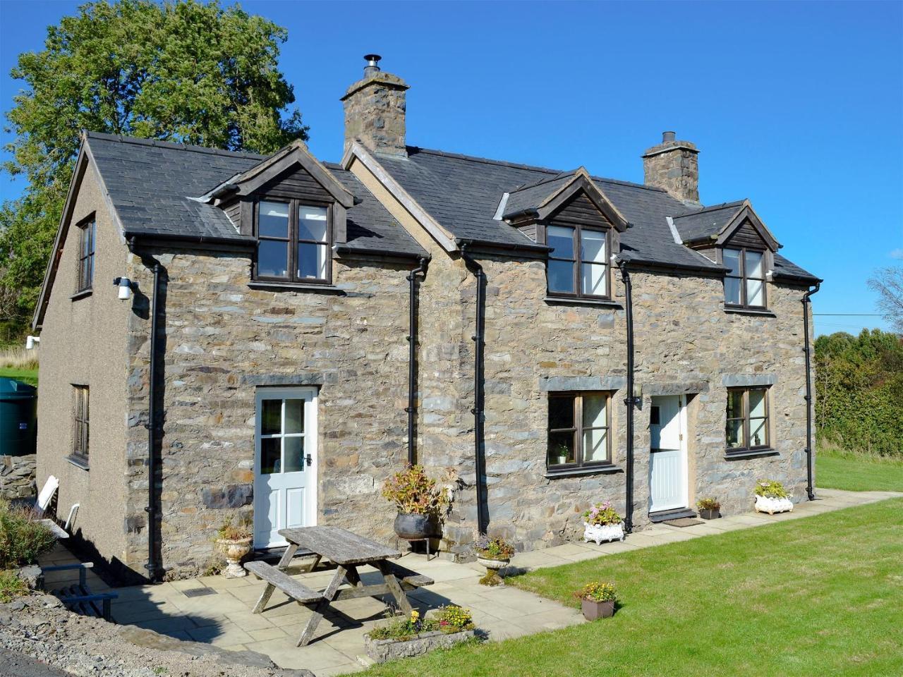 Bryn Gwnog — 4-Star Luxury Hotel in None, United Kingdom