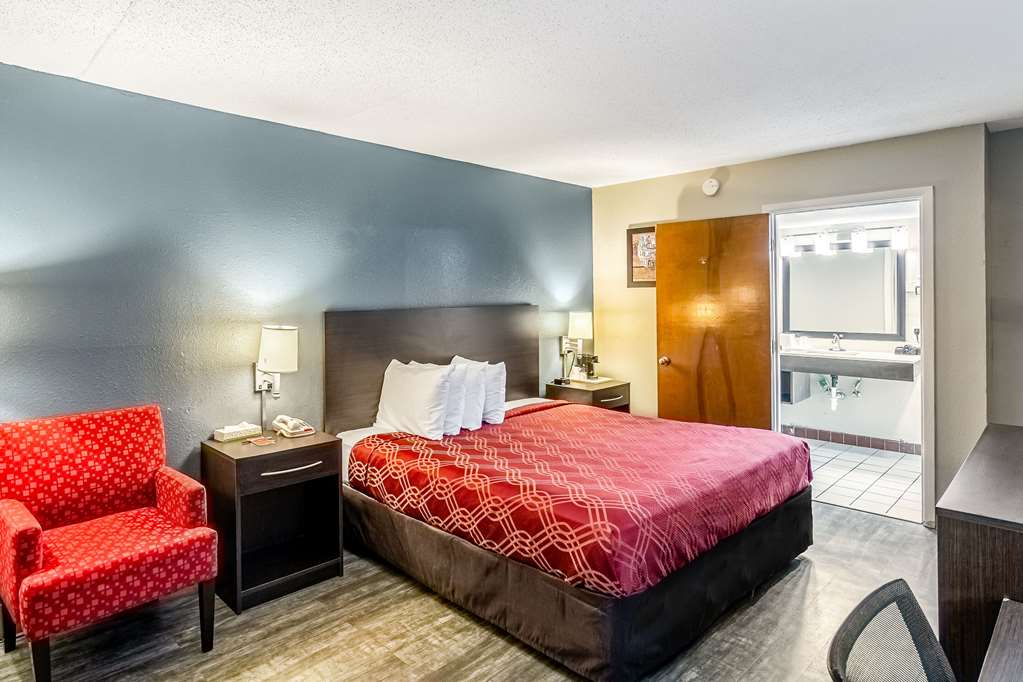 Econo Lodge Crestview South - photo 10