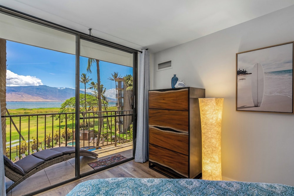 Modern and Relaxing Oceanfront Vistas in Kihei, United States