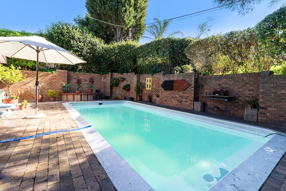 Tyger Classique Self Catering Cape Town Tyger Valley — 4-Star Luxury Hotel in Cape Town, South Africa