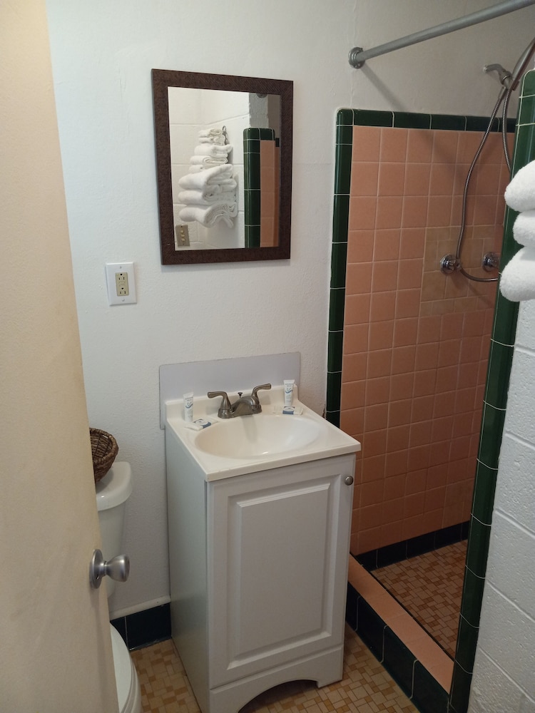 Cedar Falls Motel - photo 17