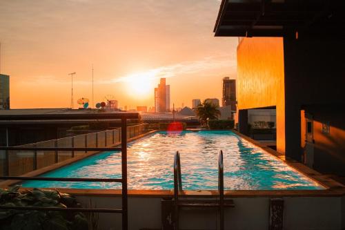 Zenith Place Huge 2BR Low rise condo