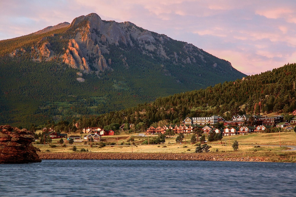 Marys Lake Lodge Mountain Resort and Condos - carbon neutral hotel in Estes Park