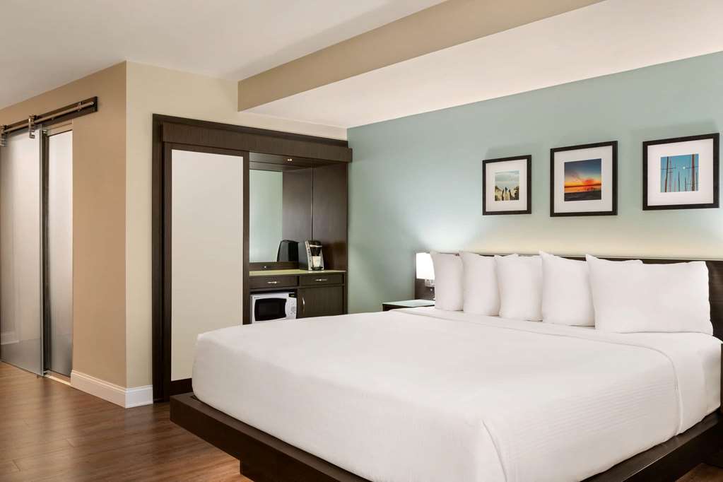 Wyndham Newport Hotel - photo 8