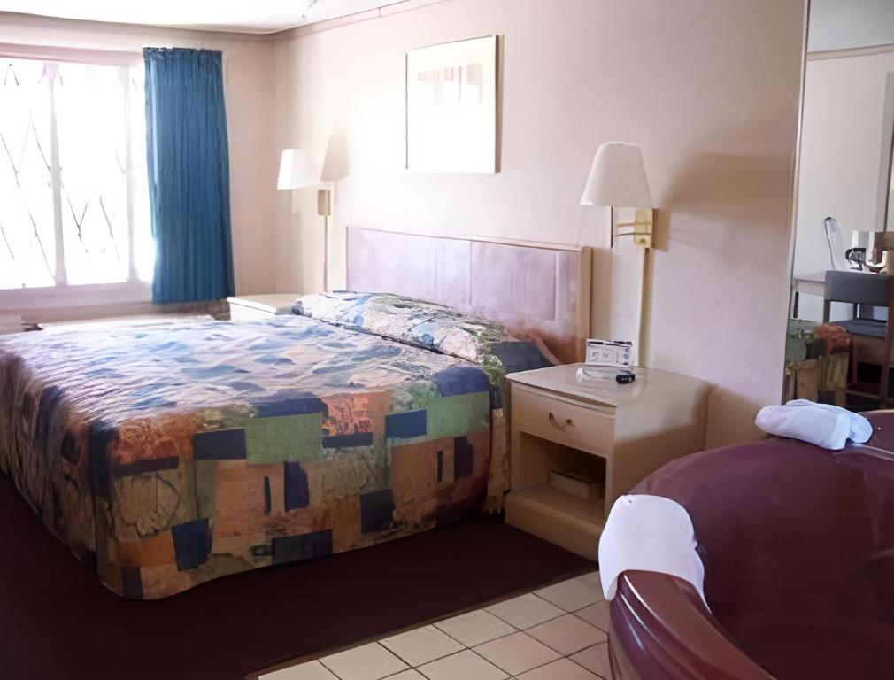 Knights Inn Rossford - photo 18