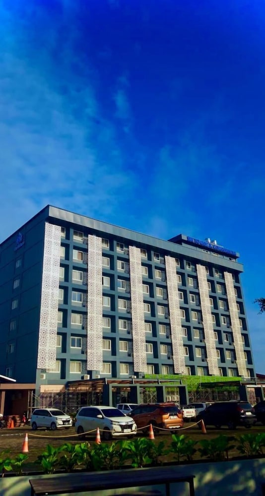 SM Tower Hotel and Convention Berau — hotel near Kalimarau Airport