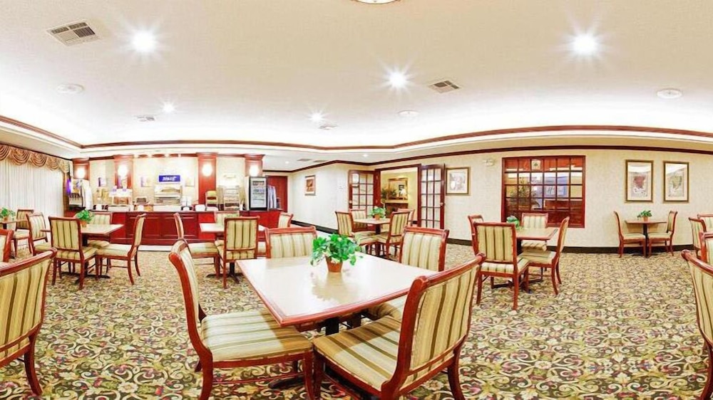 Holiday Inn Express Hotel & Suites Gainesville by IHG - photo 39