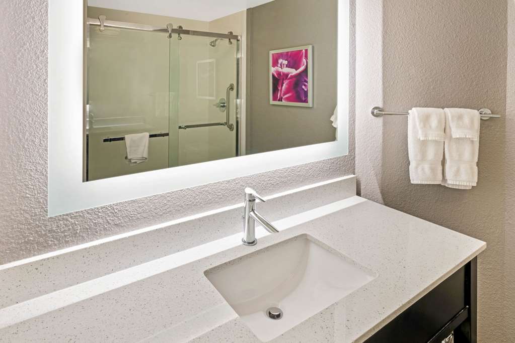 La Quinta Inn & Suites by Wyndham Orem University Pwy Provo - photo 44