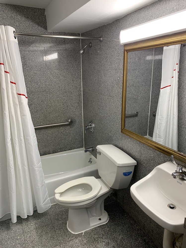 Red Roof Inn Copiague - photo 11