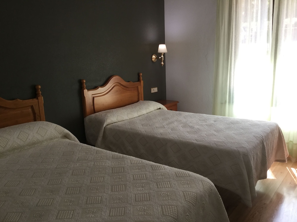 Hotel Cinco Castaños — Candelario — photo 3