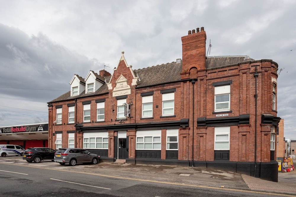 Dusties Hotel — hotel in Rotherham