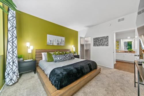 Beverly Hills Gem 1 BR Apt with Parking 218 — 4-Star Luxury Hotel in Los Angeles, United States