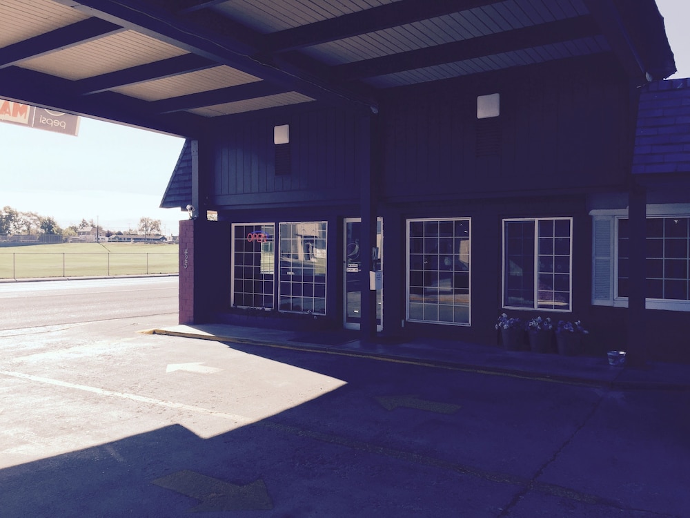 Rodeway Inn Hermiston Umatilla - photo 34