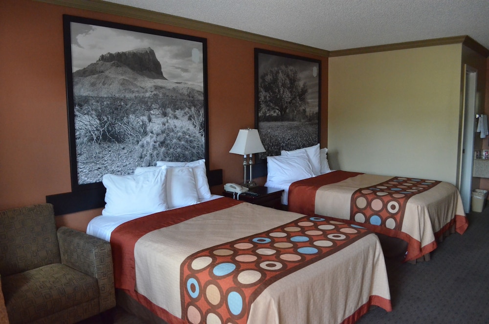 Hill Country Inn & Suites - photo 10