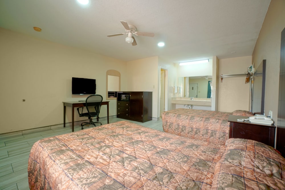 Texas Inn San Benito near Harlingen - photo 33