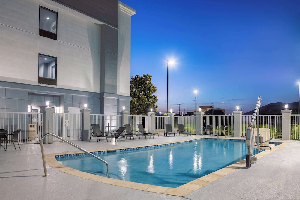 Hampton Inn & Suites Brenham - photo 30