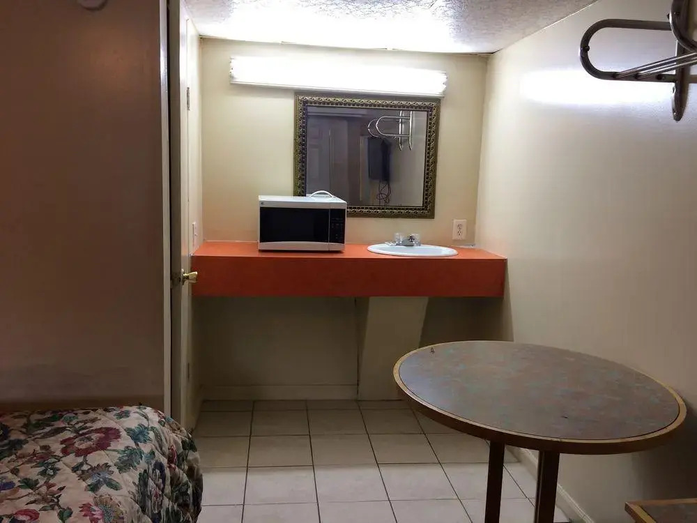Niagara Falls Motel - photo 2
