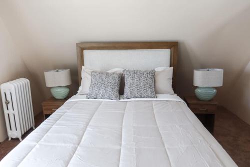 Cozy Attic Studio for 2 5min to NYC Train Station — 4-Star Luxury Hotel in West Orange, United States