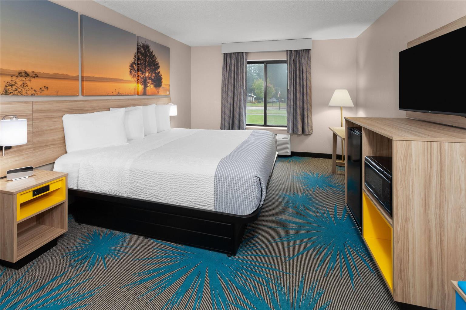 Days Inn by Wyndham Eagle River - photo 8