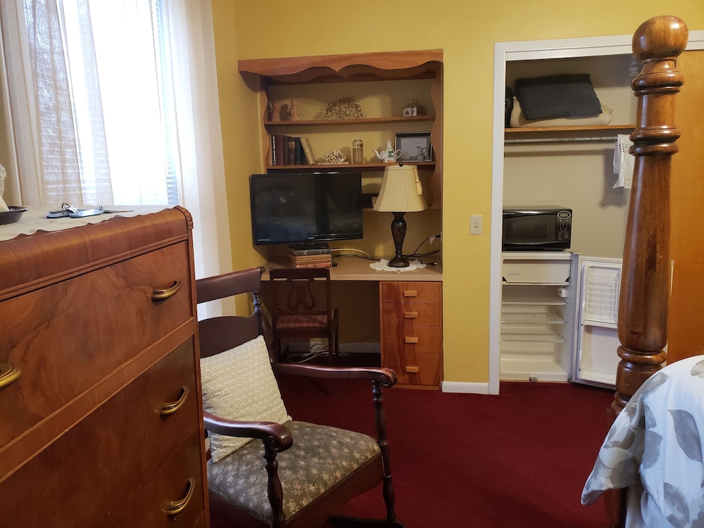 The Colonial Motel - photo 8