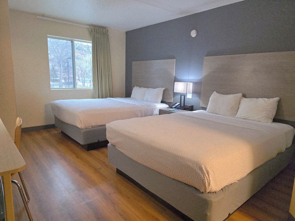 Econo Lodge Hot Springs South - photo 13