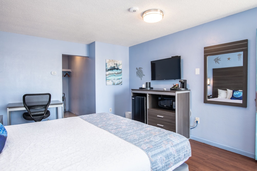 Aqua Breeze Inn - photo 40