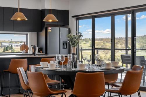 1B Alpine View Retreat 4BR Luxurious Escape l Mountain Views l Fast WiFi in Jindabyne, Australia