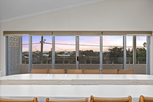 Silver Sands Sanctuary 6br Beachside Luxury — Mandurah
