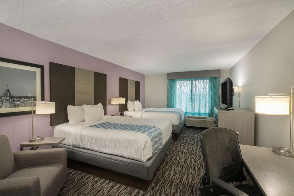 La Quinta Inn & Suites by Wyndham Clarksville - photo 14