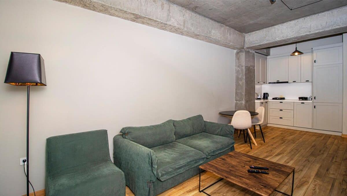 Charming 1BR Apartment In Vake — 4-Star Luxury Hotel in Tbilisi, Georgia