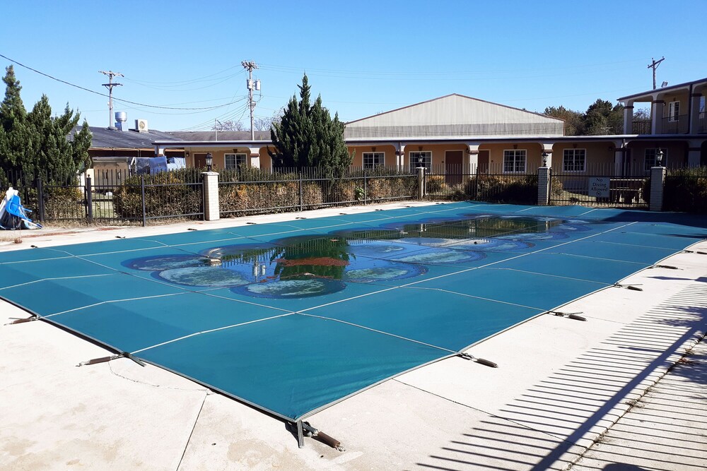 Woodridge Inn and Suites - photo 33