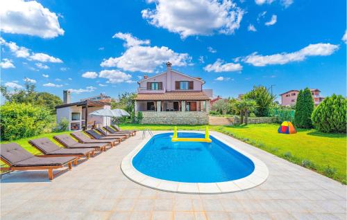 4 Bedroom Pet Friendly Home In Bale — 5-Star Luxury Hotel in Bale, Croatia