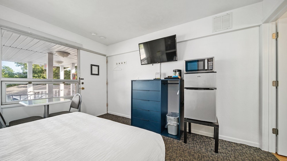 Grand Traverse Motel - photo 24