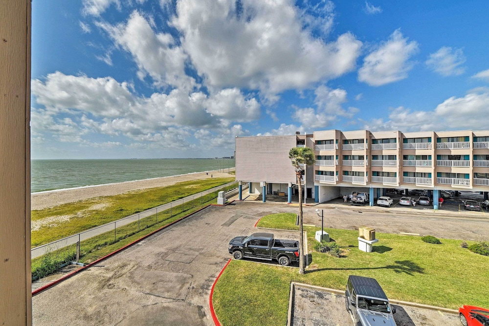 Oceanfront Corpus Christi Condo: Resort Perks - photo 30